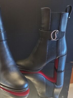 Christian Louboutin CL Chelsea Booty Black Kid Leather Sz 35 ,70mm Heel